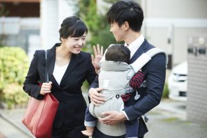 共働き夫婦必見！洗濯物の負担を軽減する時短コツと家事の分担方法